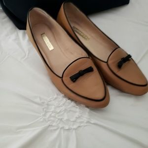 Flat shoes